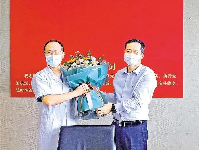 宝安区开展“七一”走访慰问活动，慰问困难党员和抗疫一线代表