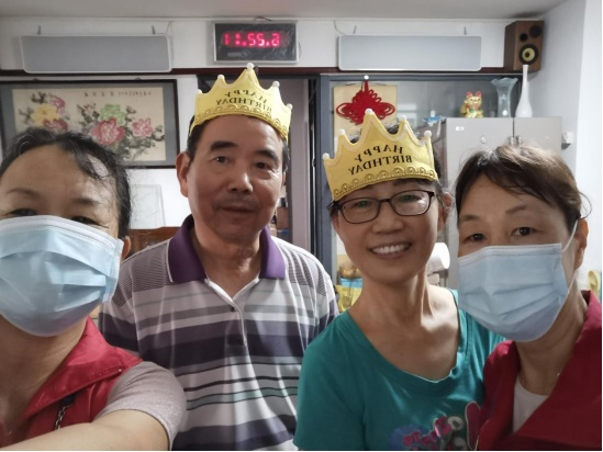 “幸福来敲门” | 海滨社区举办生日活动为老党员送温情