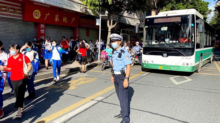 高考首日，番禺交警解决学生紧急求助3宗