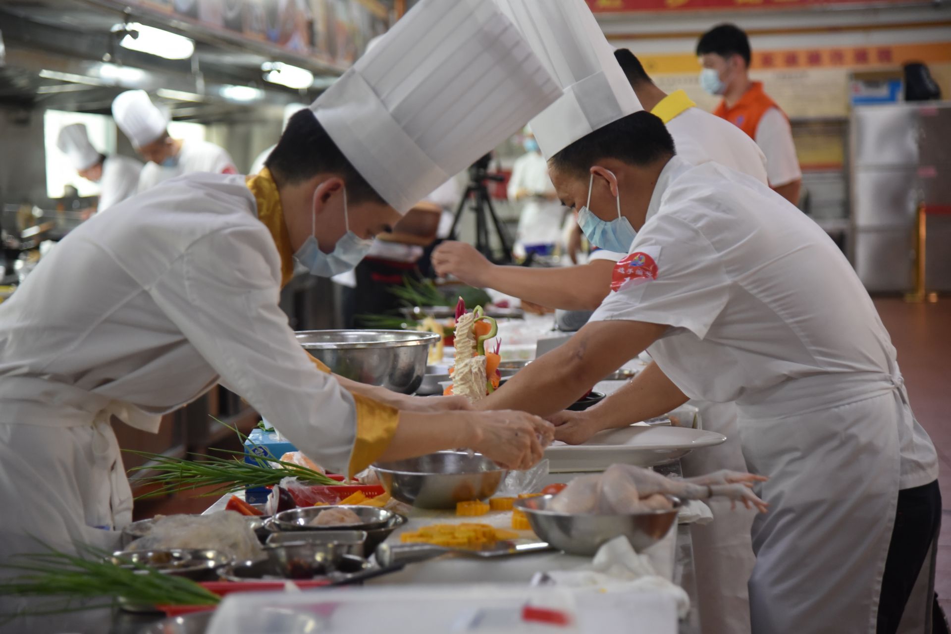 深圳市首届"粤菜师傅"精英挑战赛举行 6名选手晋级