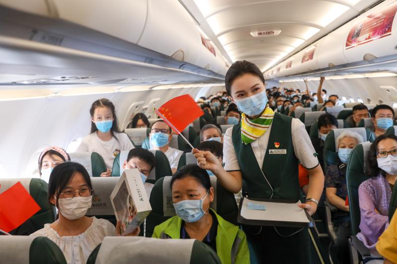 万米高空办展 春秋航空将党史展首次从博物馆搬上蓝天