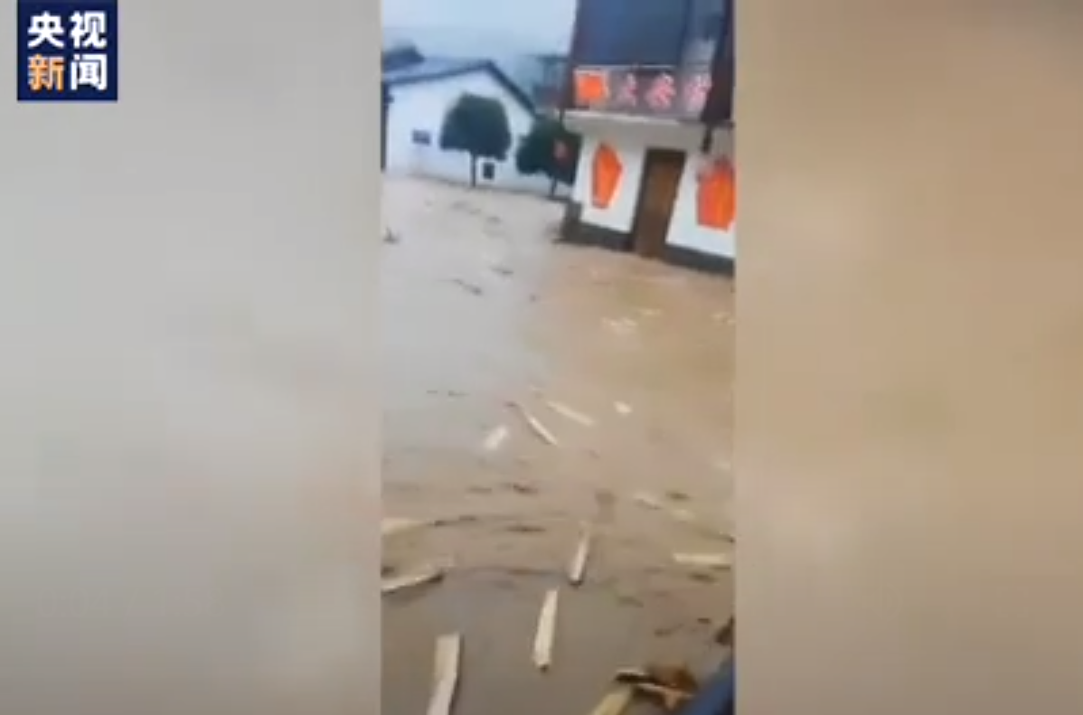 福建武夷山多地遭遇大到暴雨 武夷山景区全面闭园