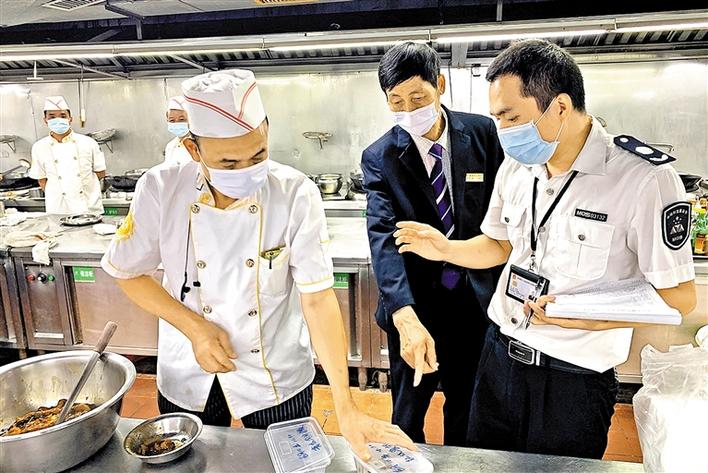 光明市场监管部门开展网络订餐专项整治行动  保障广大市民“舌尖上的安全”