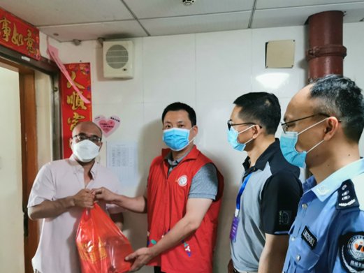 战疫港籍志愿者：服务独居高龄长者 官方信息“搬运工”