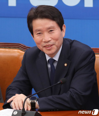 韩国统一部长因朝韩关系恶化请辞，继任者浮出水面