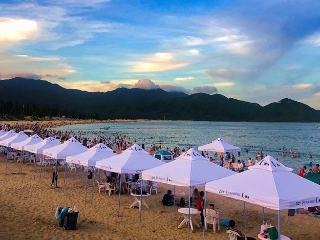 华侨城接管“深圳最长沙滩”  试运营首个双休日接待游客近2万人次