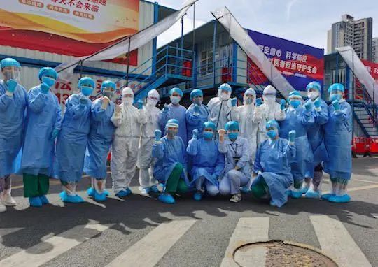 战疫•致敬 | 这场融入式党课，感动了龙华人