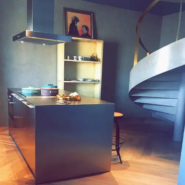 你需要非常努力，才能看起来家徒四壁