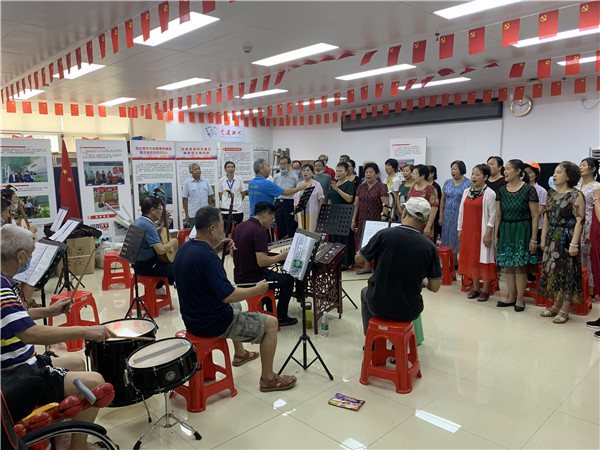 ​独树社区开展老年人歌唱活动