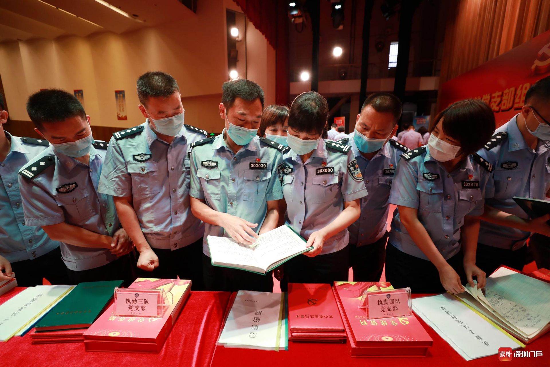 别样方式庆七一  蛇口边检举办党支部组织生活“三展评”活动