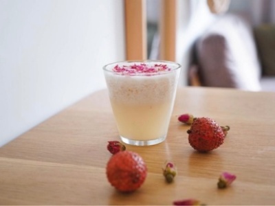 清凉夏日饮：气泡葡萄冰、玫瑰荔枝茶、桃桃红茶、牛油果奶昔