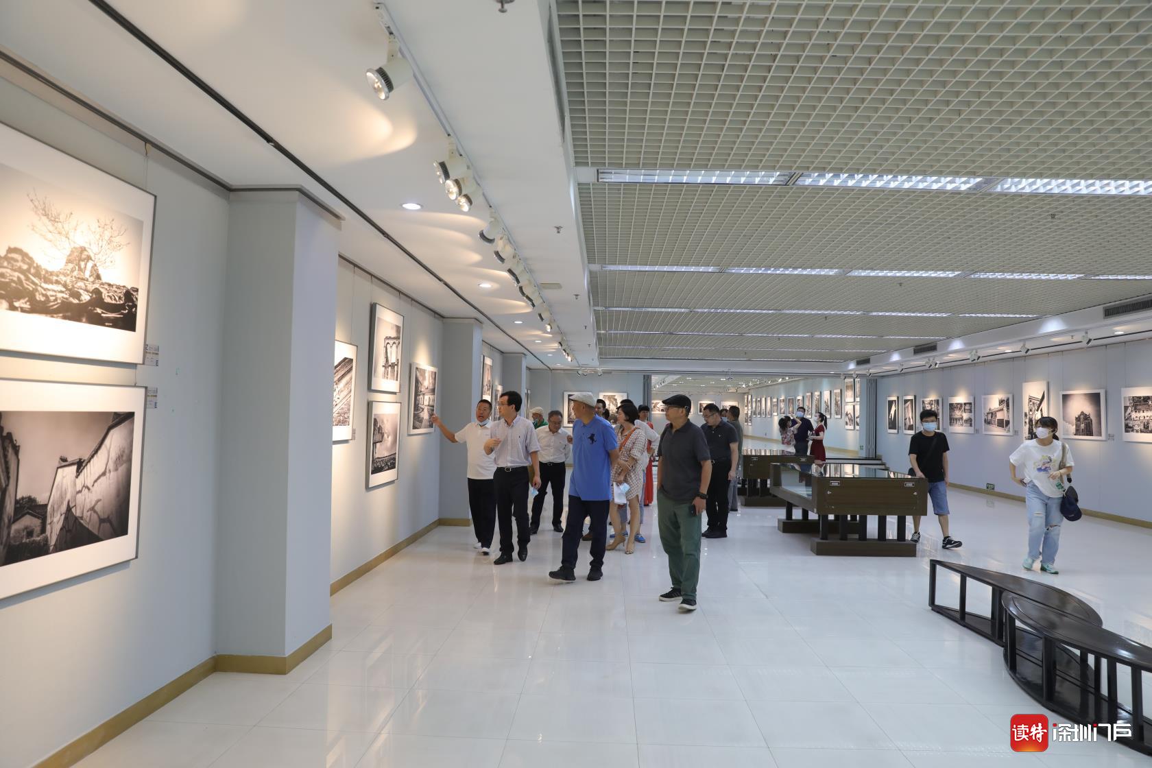 老建筑照片记录沧桑巨变  “黑白记忆•龙华老建筑”摄影作品展开幕