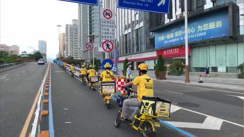 和平路跨线桥新增路面非机动道 罗湖交警补齐交通短板工作显成效