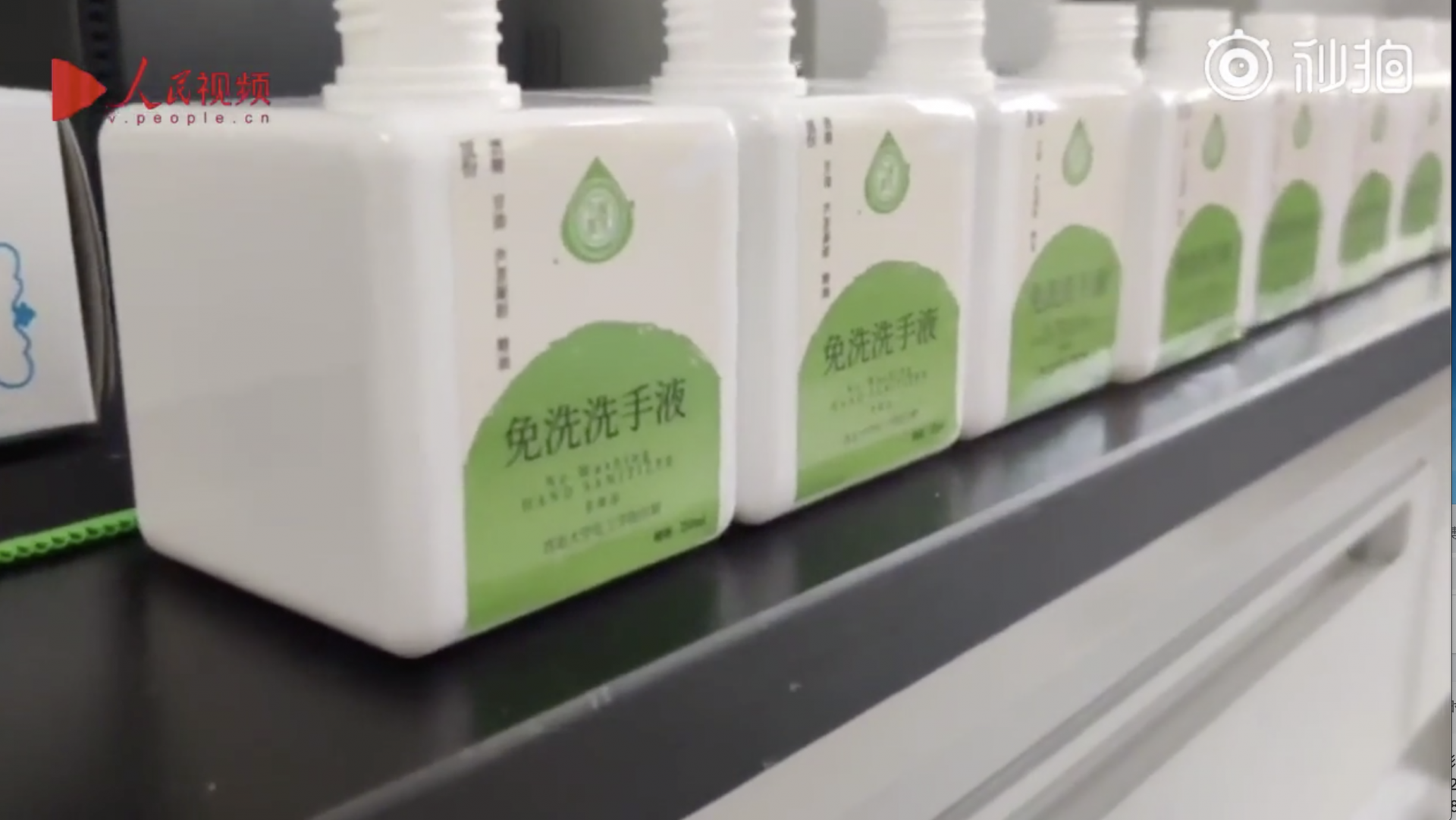 硬核毕业礼物！化工毕业生制500瓶洗手液送母校