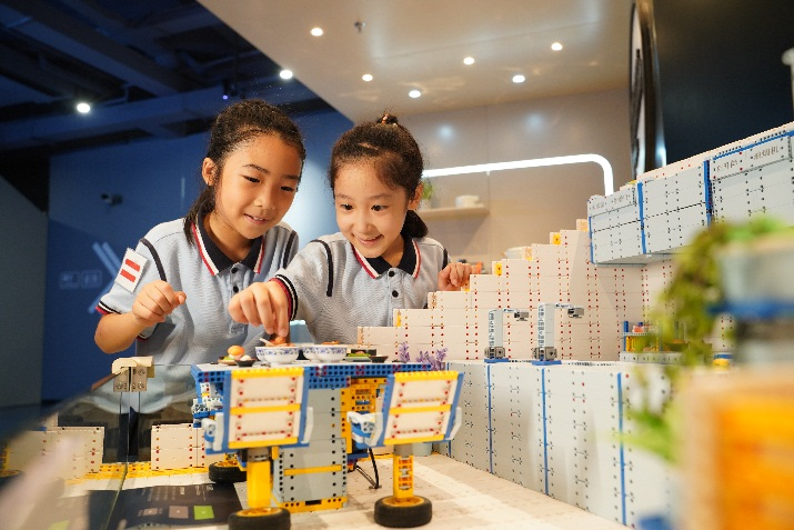 优必选科技人工智能教育项目杭州落地：100所中小学+2大基地正式授课
