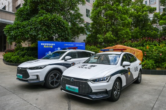 搭载车牌识别系统的新能源智慧警车将上路 深圳交警与比亚迪战略合作
