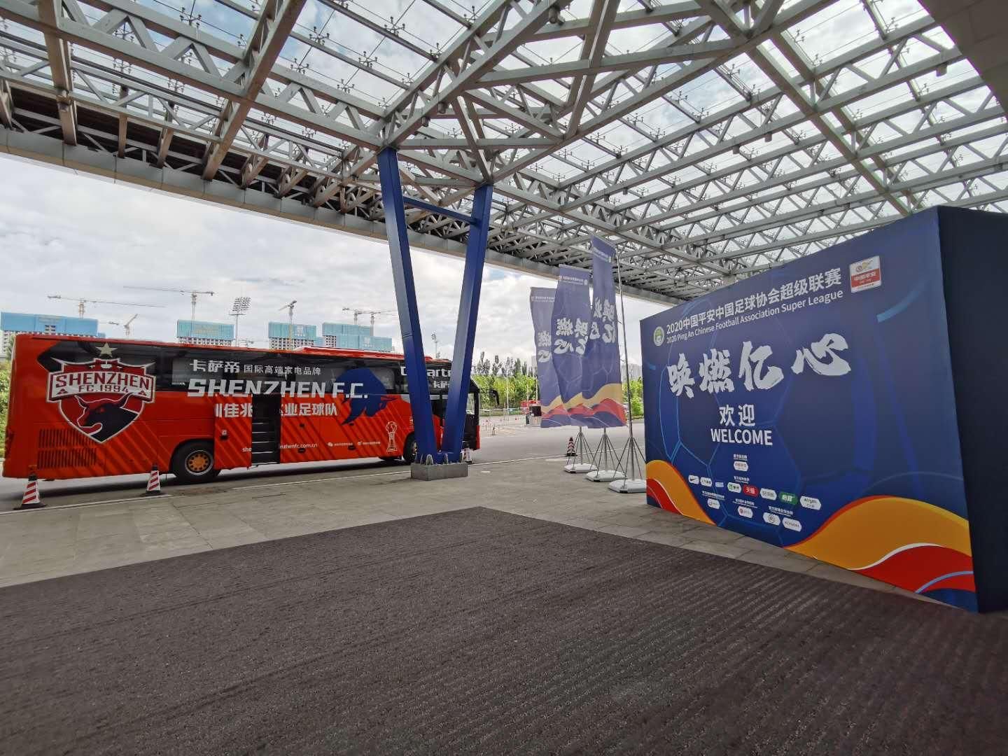 给深足后勤保障点赞 4名司机顺利将深足物资运抵赛区