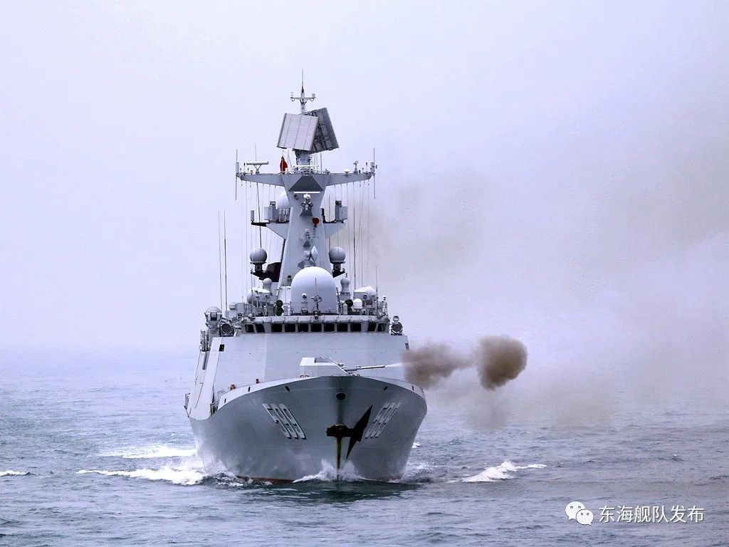 东部战区海军某驱逐舰支队奔赴东海多个海域组织实战化训练