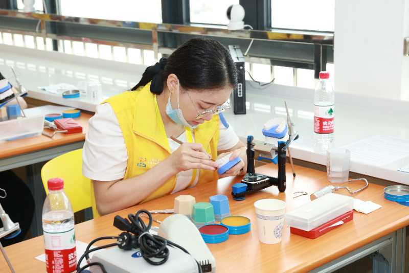 深圳口腔修复体制作哪家强？44名“能工巧匠”齐聚坪山现场PK