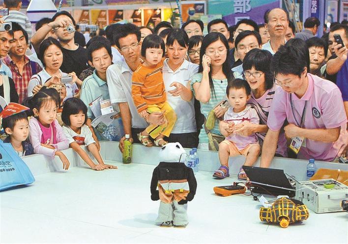 深圳影像志 | 高交会上的机器人玩具（2008年）