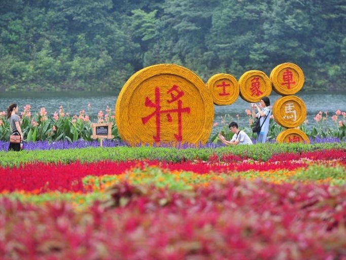 第五届稻草文化艺术节石门公园开幕，32组稻草造型让非遗活起来