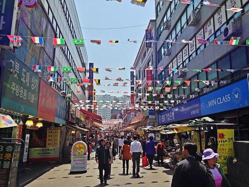 韩国首尔南大门市场发生集体感染事件