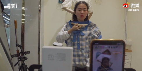 直播战场｜商场女“走播”的生存逻辑