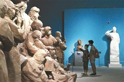 近200件抗疫美术作品亮相国博