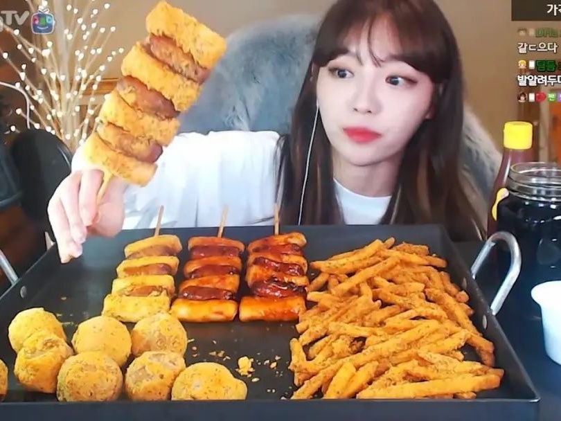 吃播“大胃王”谢幕：从韩国引进走入歧路，向美食分享转型