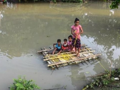 印度洪水肆虐，已致11个邦868人死亡