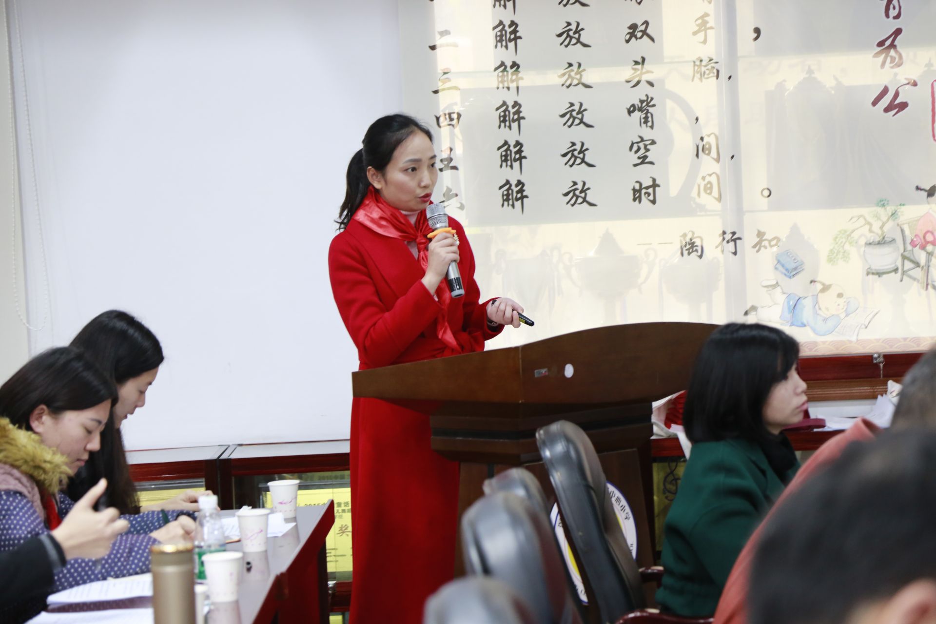 大鹏新区年度教师邱旭：让教育梦想在山海大鹏起飞