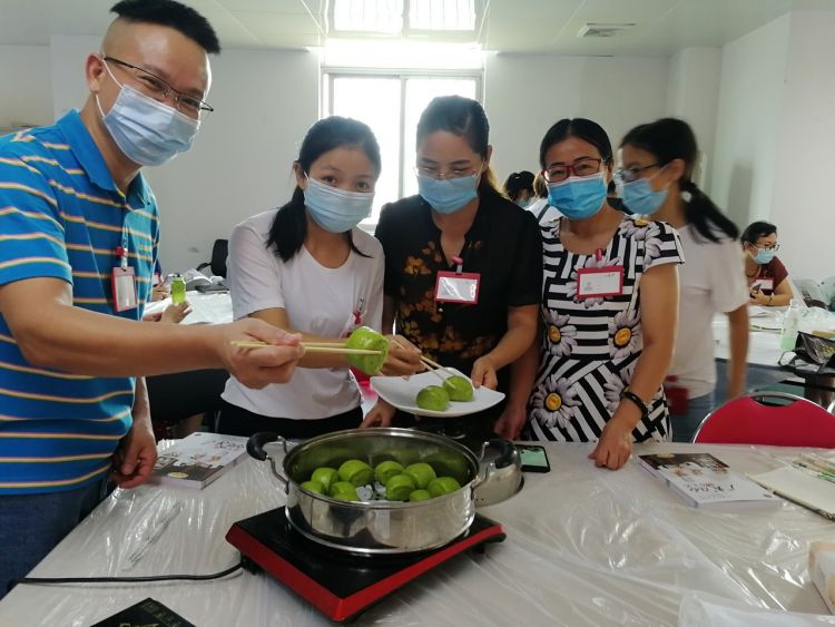学厨艺促就业 宝安石岩街道开展社区中式面点专项培训