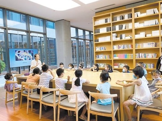 暑假“泡”书店解暑又“充电” ！假期书店日均客流量增加两到三倍