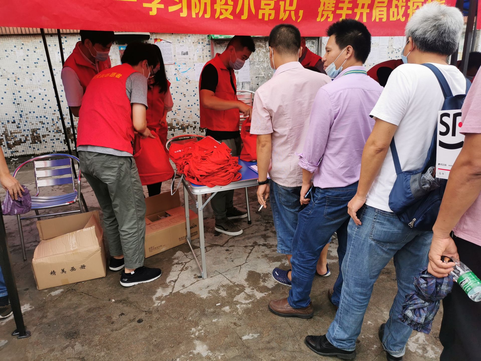 薯田埔社区红色志愿者 走进工厂开展禁毒宣传