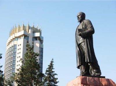 哈萨克斯坦纪念“哈萨克诗圣”阿拜诞辰175周年
