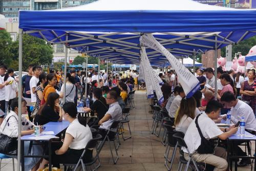 广东8月12日开启高校毕业生现场招聘模式，200多场招聘会别错过