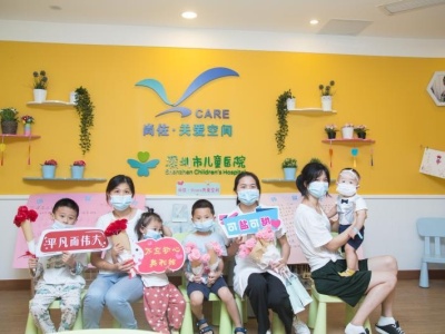 办画展、写贺卡、拍工作照……深圳儿童医院300余名患儿为医生送上节日礼物