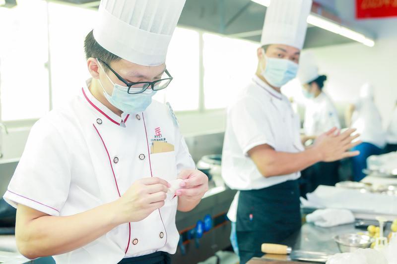 龙华区举办“粤菜师傅”中式面点师职业技能竞赛