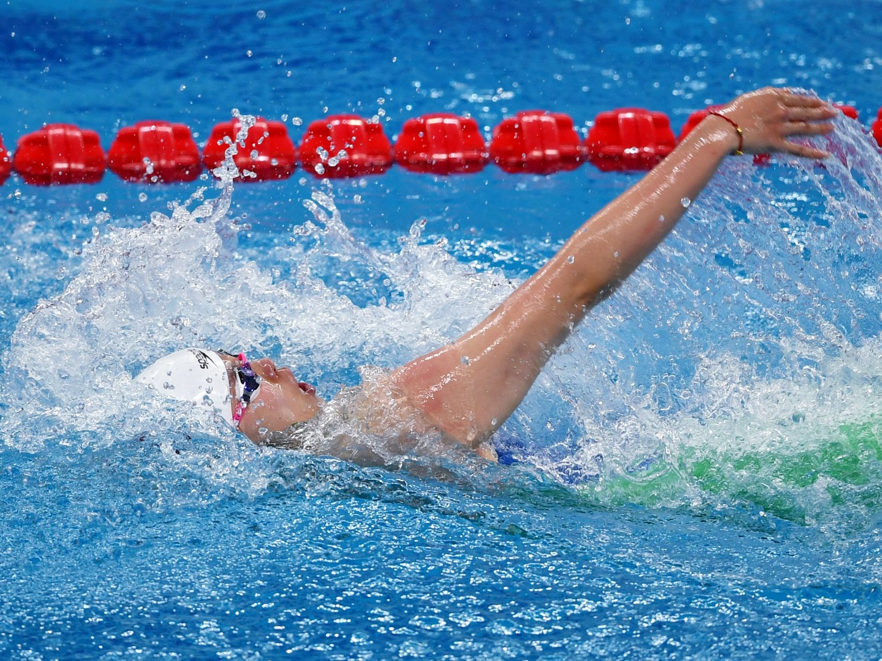 全国游泳冠军赛：余贺新预赛打破男子50米自由泳全国纪录却无缘决赛