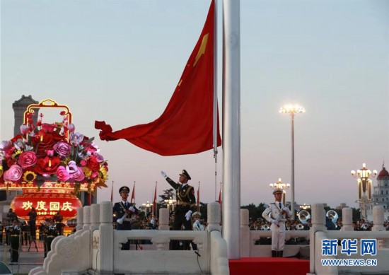 国庆期间天安门广场错峰参观，游客需合理安排行程