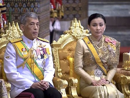 泰国被废贵妃诗妮娜头衔恢复，正逢君主制遭批