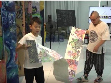 重庆10岁男孩画出3.2米长《山海经》