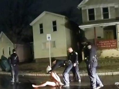 又一起！美国非裔男子被警察按压在地窒息而死