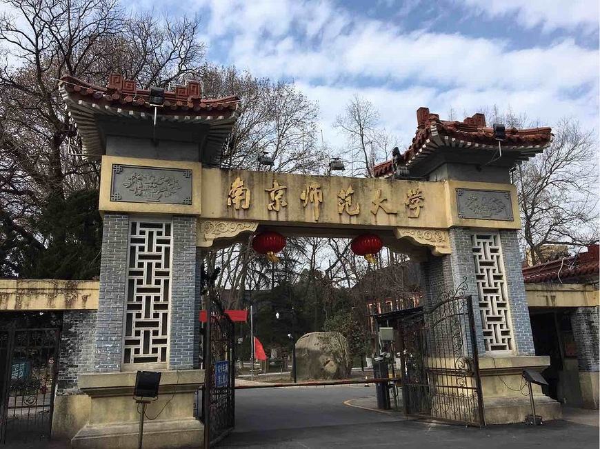 南师大一学生在宿舍死亡，校方回应：安排专人配合警方处理