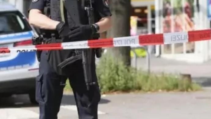 外媒：巴黎发生一起持刀砍人事件，造成3人受伤