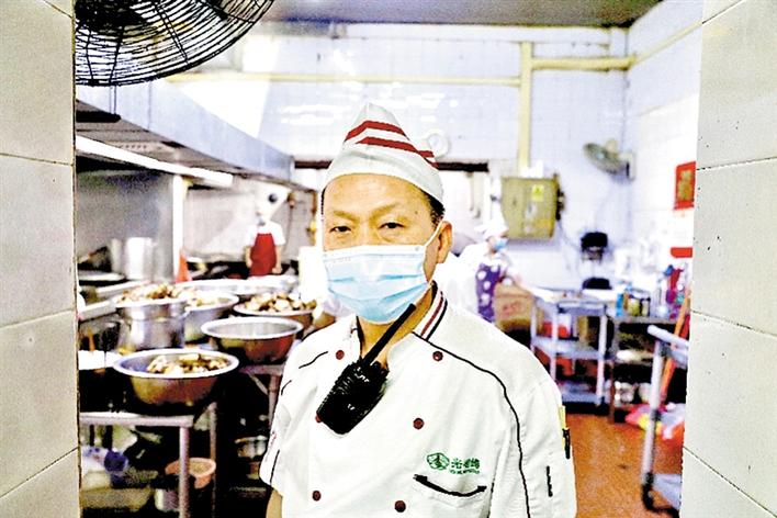 光明招待所副厨师长朱宏林：17年专注做好“天下第一乳鸽”