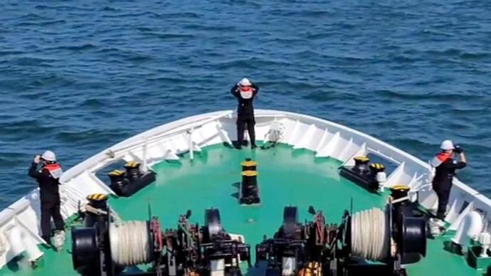 公务员疑遭射杀后韩国展开海上搜索，朝鲜警告：停止侵犯领海
