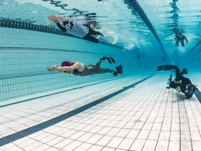 首届深圳市南山区自由潜水泳池赛举行