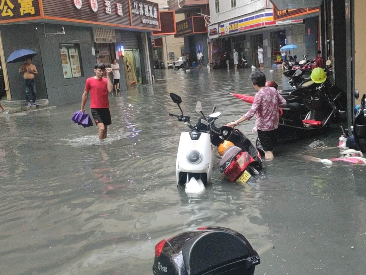 极速真探 | 深圳持续大雨，这些道路有积水，小心！