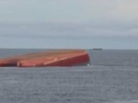 一船舶在广东阳江海陵岛以南海域翻扣致10人失联